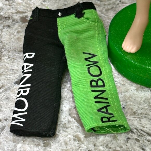 Rainbow High Series 1 Jade Hunter Green Fashion Doll with Stand and Extra Pieces - Picture 6 of 9